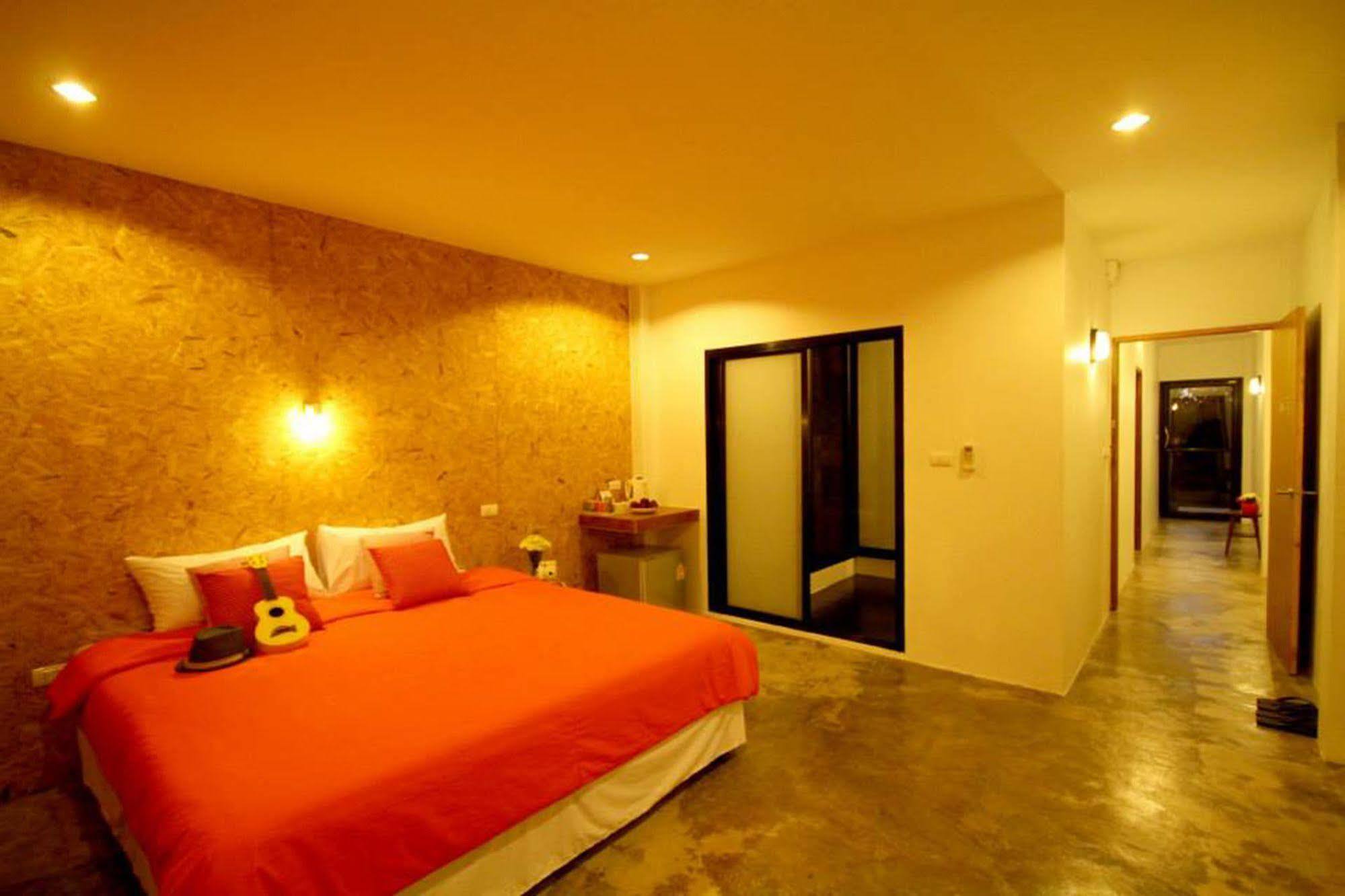 Auberge de jeunesse Mbed Phuket Extérieur photo