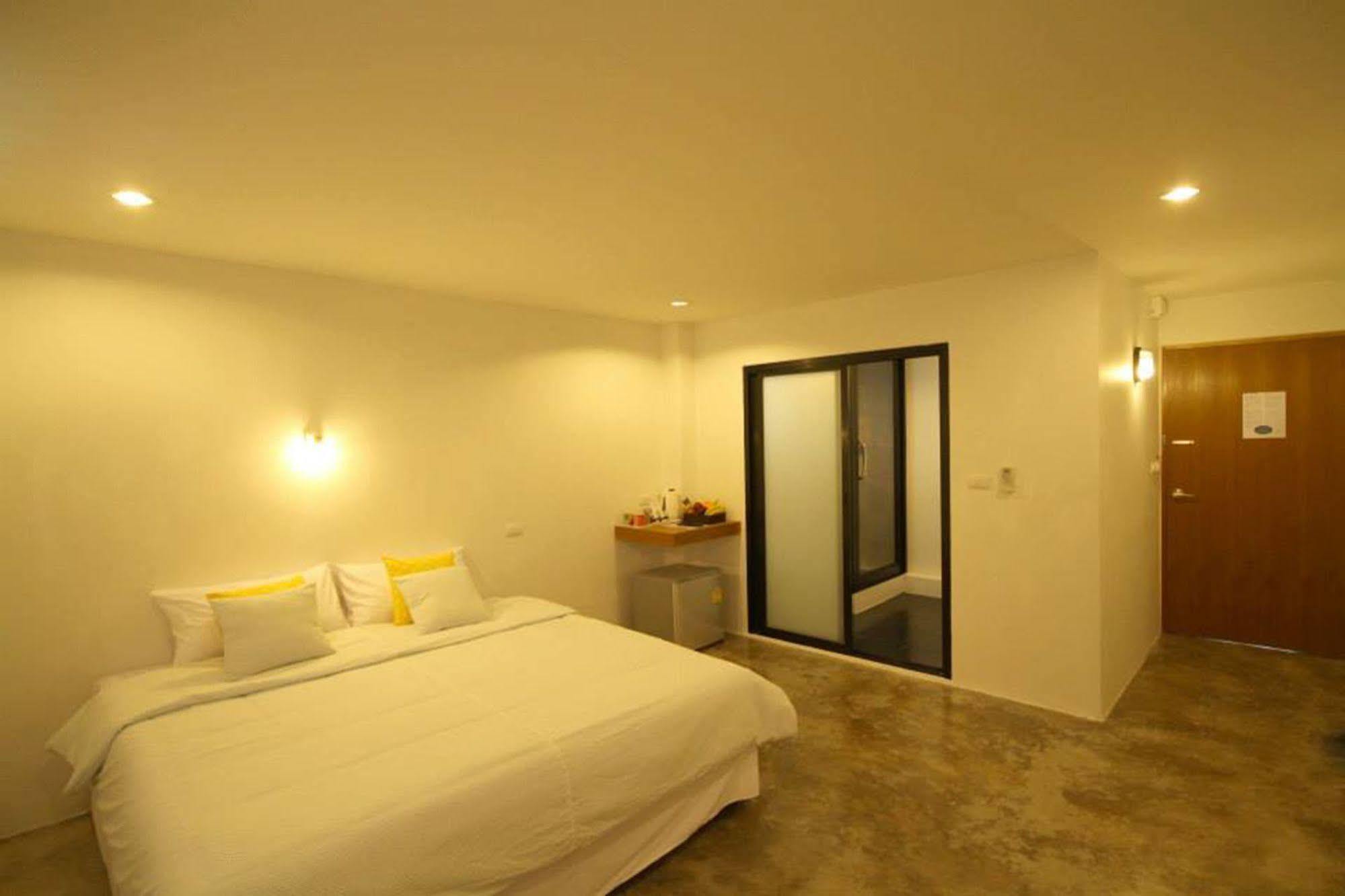 Auberge de jeunesse Mbed Phuket Extérieur photo