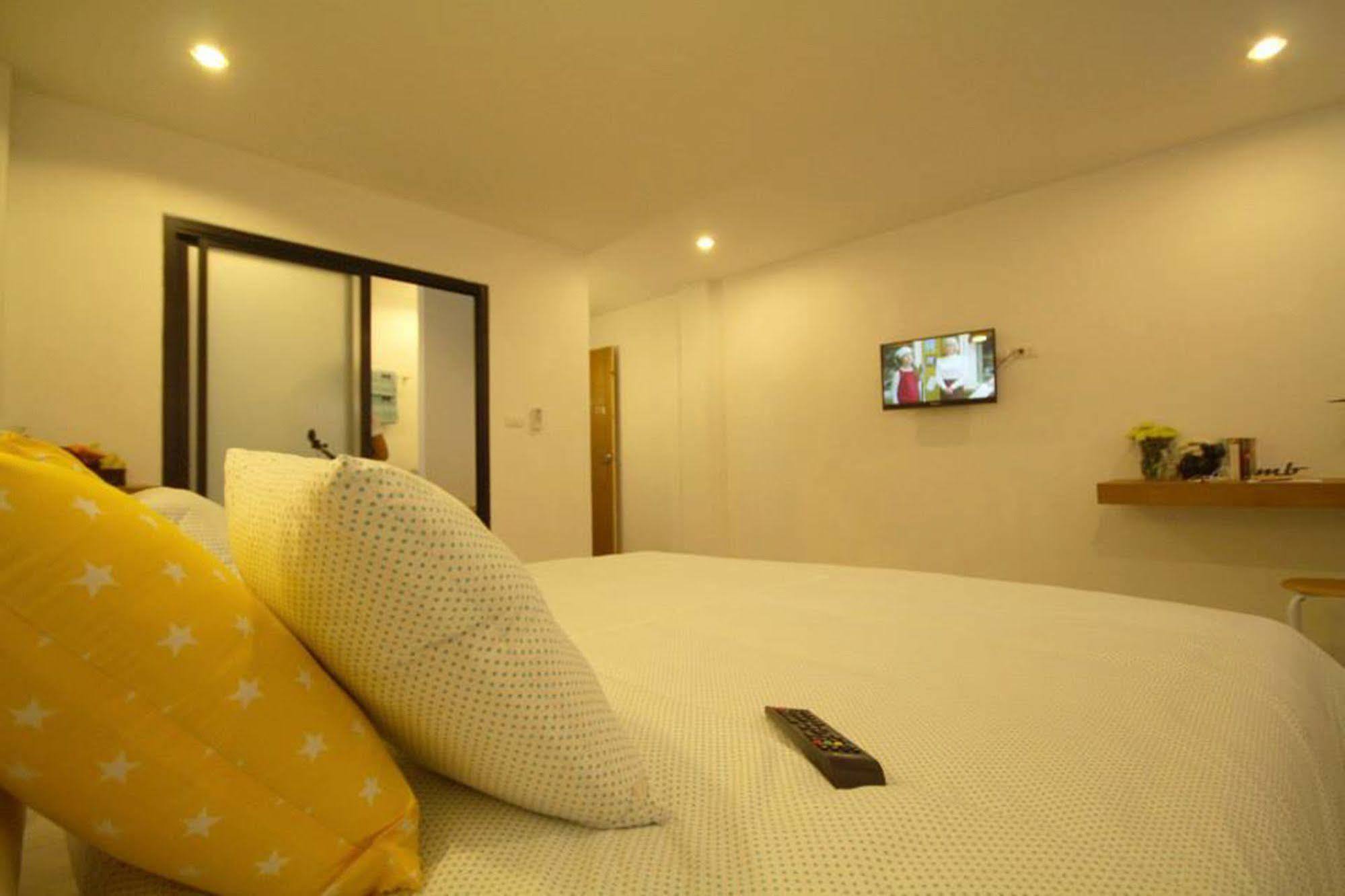 Auberge de jeunesse Mbed Phuket Extérieur photo
