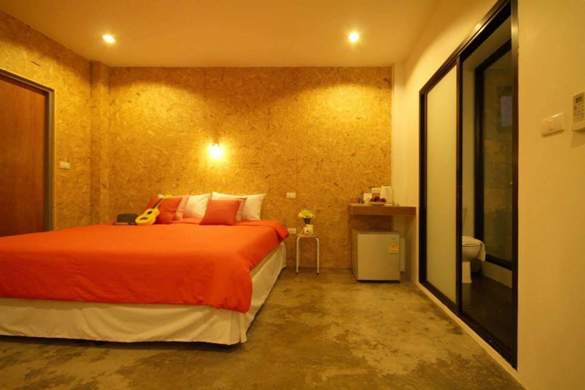 Auberge de jeunesse Mbed Phuket Extérieur photo